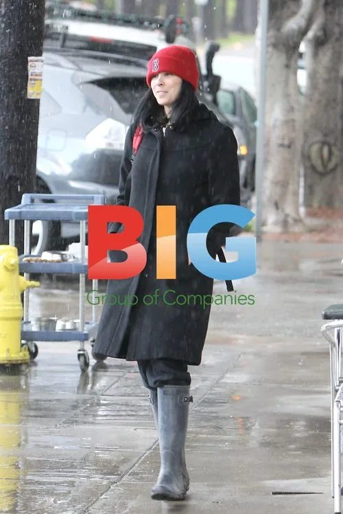 Sarah Silverman kissing Alec Sulkin