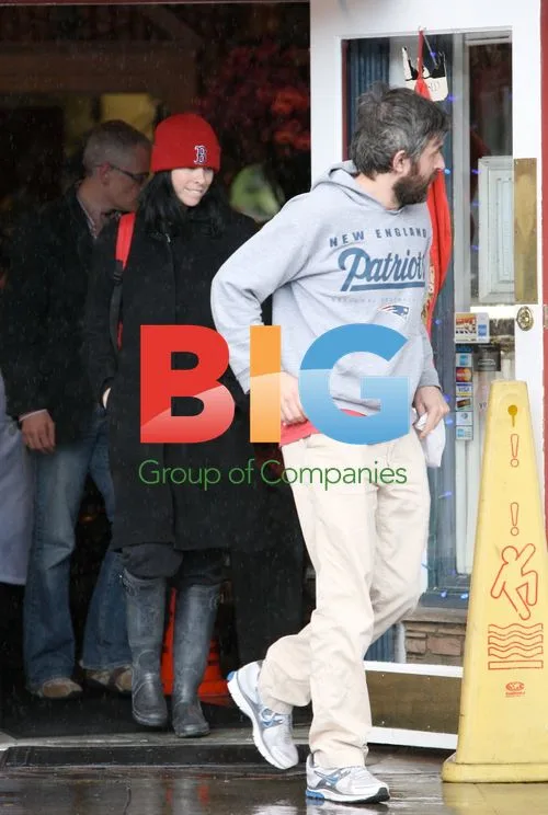 Sarah Silverman kissing Alec Sulkin
