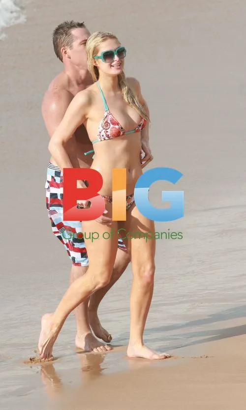 Paris Hilton and Cy Waits on Maui Beach
