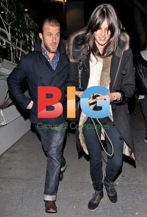 Scott Caan and Girlfriend Leave Restaurant