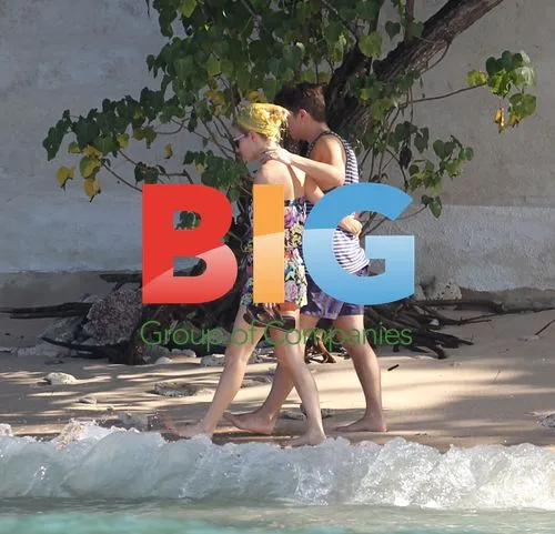 Take That relaxes at failed Barbados hotel