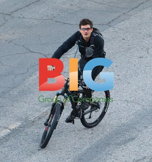 Orlando Bloom Rides Bike
