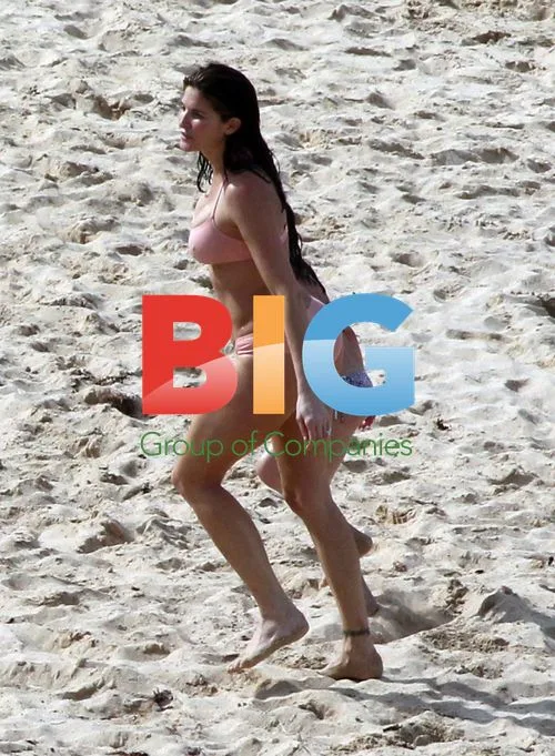 Stephanie Seymour with kids on Saint Barth beach