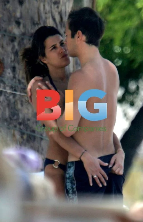 Karine Ferri and boyfriend on Mauritius beach