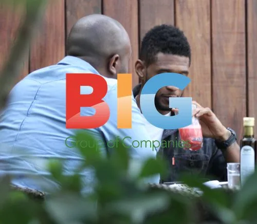 Usher Pictured on Lunch Date in Miami