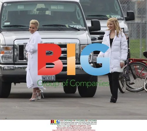 Dianna Argon and Kristin Chenoweth on Glee Set