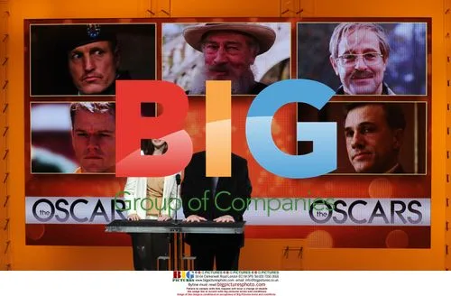 Hathaway and Sherak announce Oscar nominations