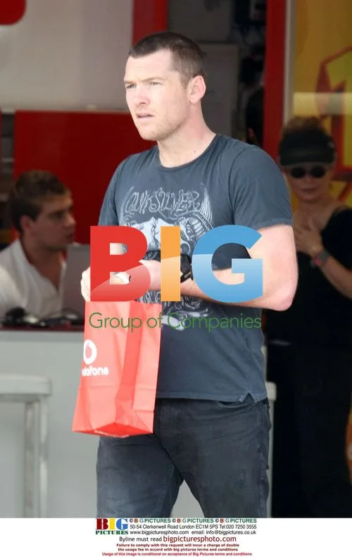 Sam Worthington shopping in Bondi Beach
