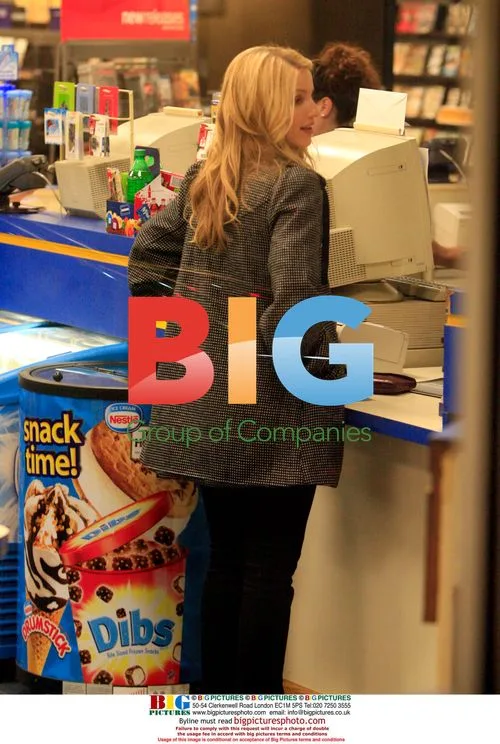 Dianna Agron Leaves Blockbuster