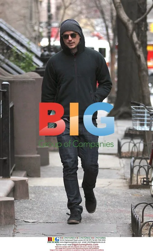 Josh Hartnett Runs Errands in NYC