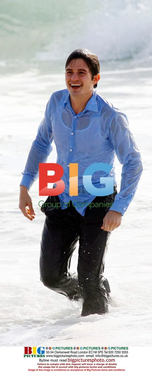 Orlando Bloom on set of The Cross