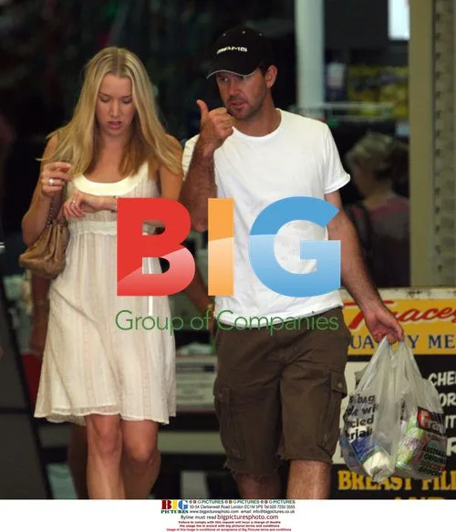 Ricky Ponting and Wife Shopping in Cronulla