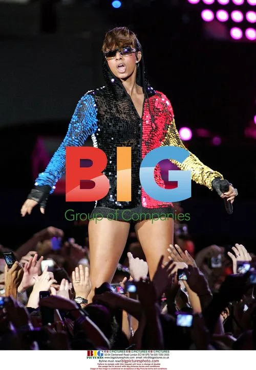 Keri Hilson performs at Super Bowl Fan Jam