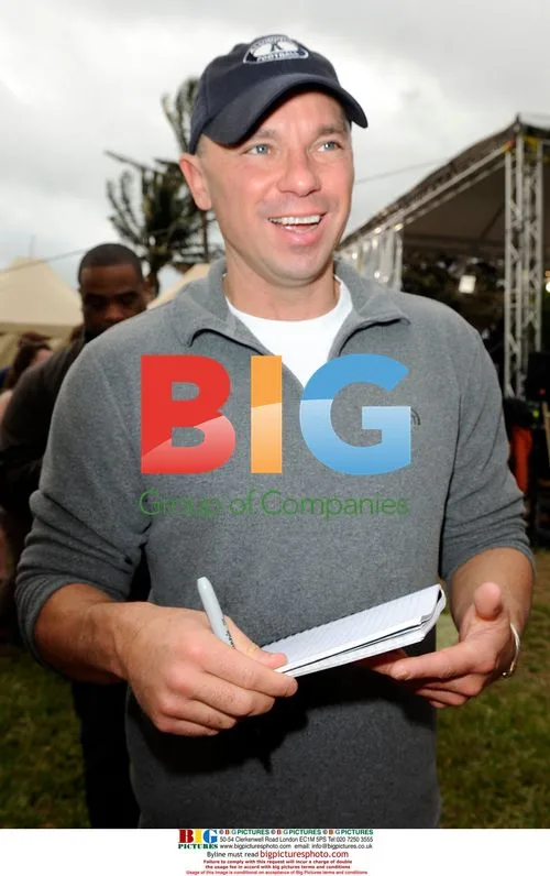 Kenny Chesney Signing Autographs in Miami