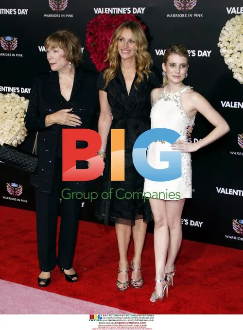 Shirley McLaine, Julia Roberts and Emma Roberts at 'Valentine's Day' Premiere