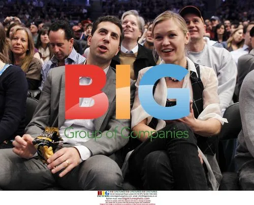 Julia Stiles at Knicks vs Kings Game
