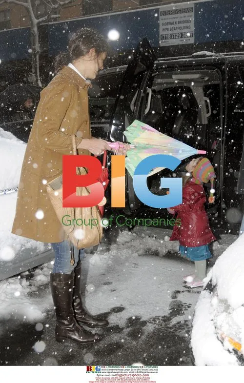 Katie Holmes and Suri out in blizzard