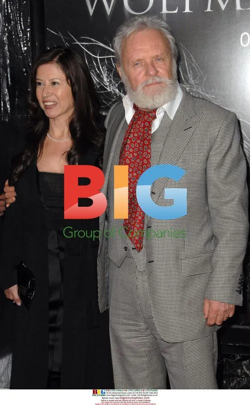 Sir Anthony Hopkins and wife attend 'The Wolfman' premiere