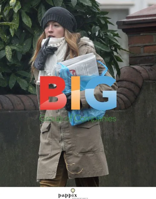 Cat Deeley Seen Getting Morning Papers in London