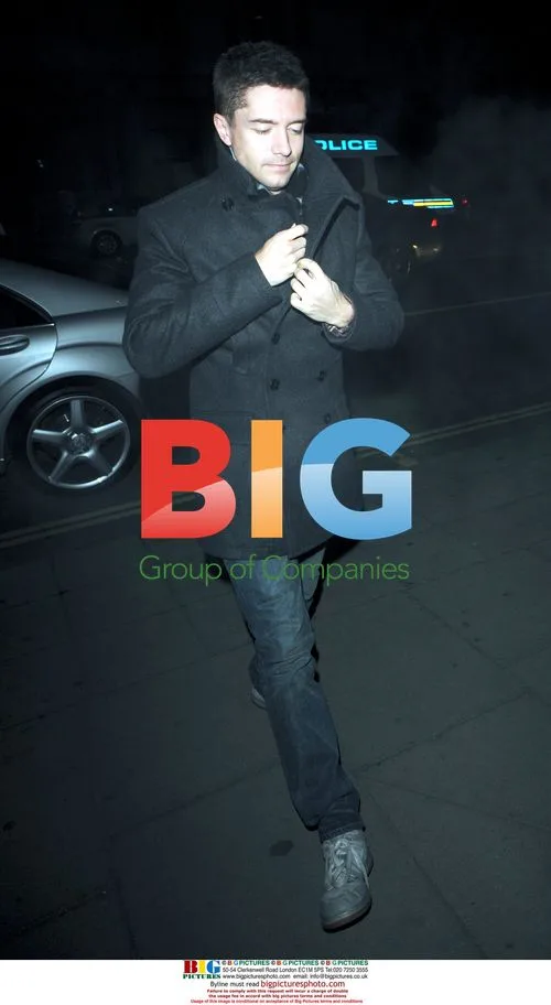 Topher Grace Heading to Restaurant