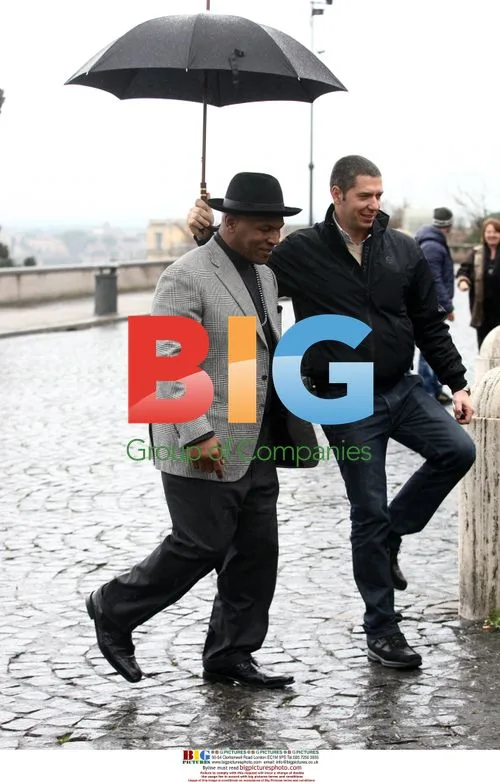 Mike Tyson and wife explore Rome