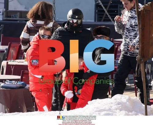 Kate Moss Skiing With Family