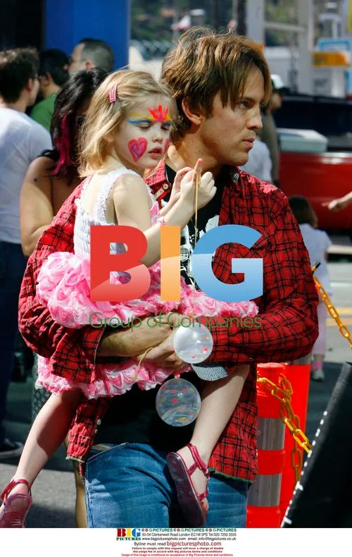 Larry Birkhead and Dannielynn at Farmers Market