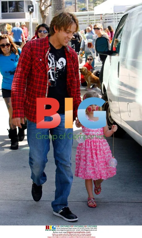 Larry Birkhead and Dannielynn at Farmers Market
