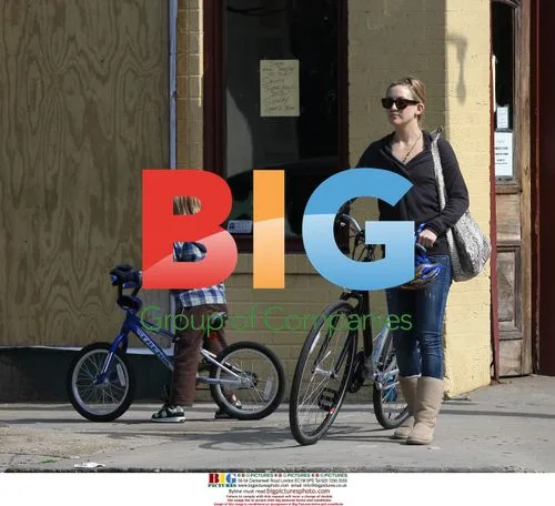 Kate Hudson and son cycling in New Orleans