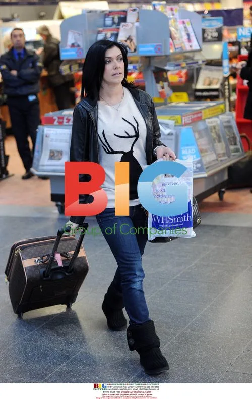Kym Marsh Buying Magazines at Train Station