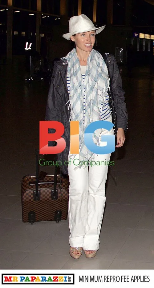 Dannii Minogue and Kris Smith Leave Cape Town After Shoot