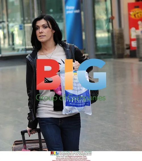 Kym Marsh Buys Magazines Before Train Ride