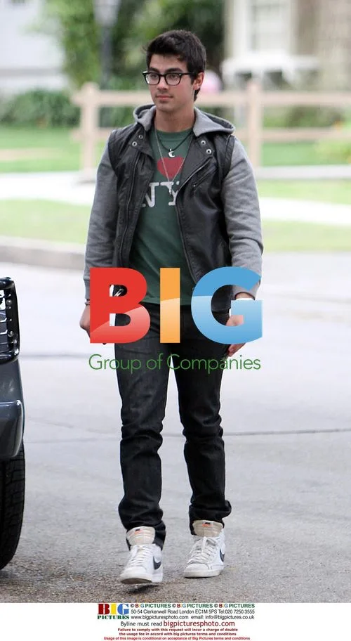 Joe Jonas Leaving Brother's House
