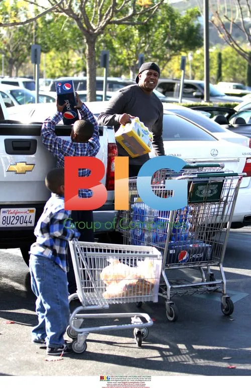 Master P and sons load up on snacks