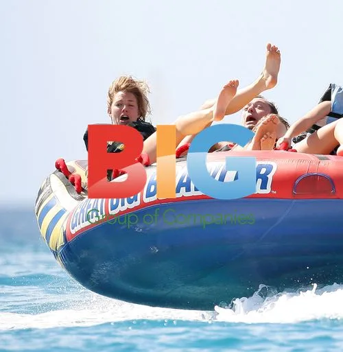 Jude Law and Sienna Miller on boat