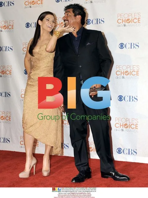 Sandra Bullock and George Lopez at 2010 People's Choice Awards