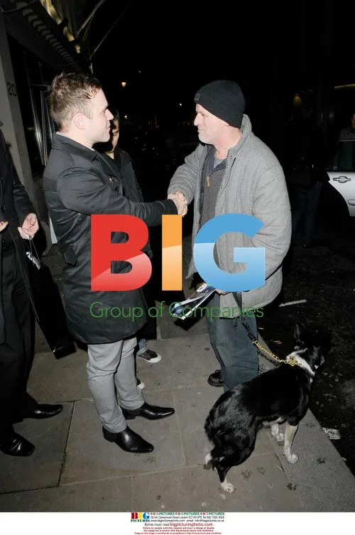 Olly Murs Buys Big Issue Magazine