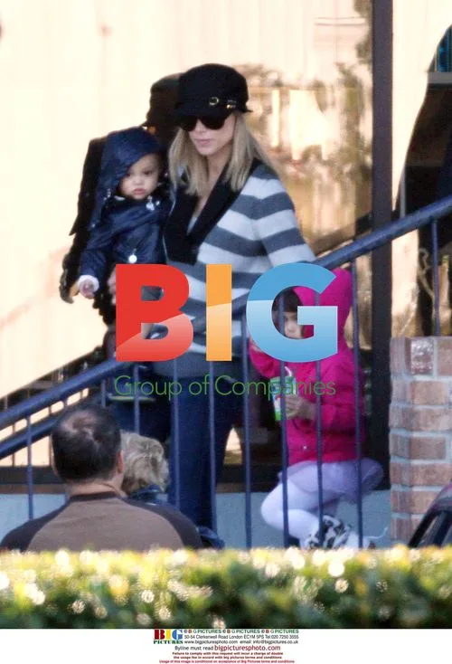 Elin Nordegren and Children Outing
