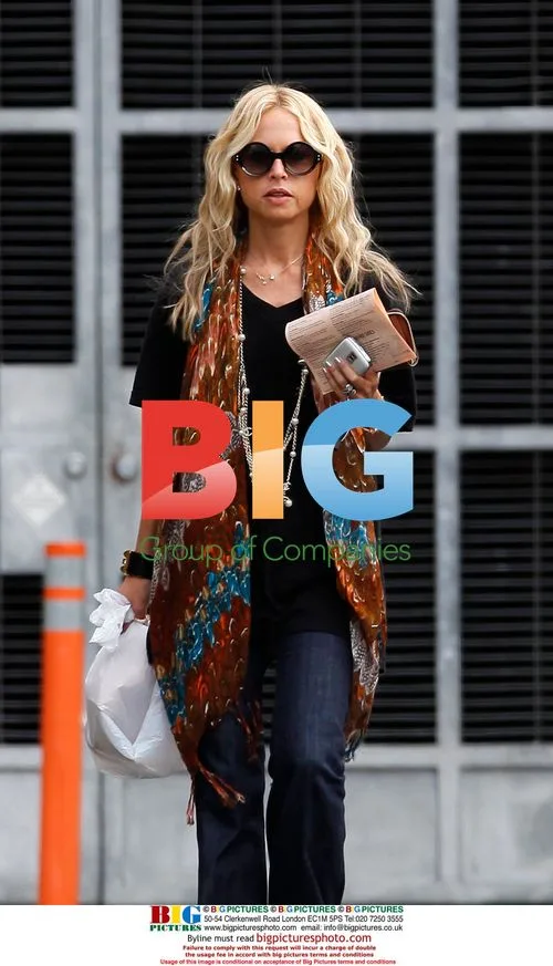Rachel Zoe has breakfast with friends and kids