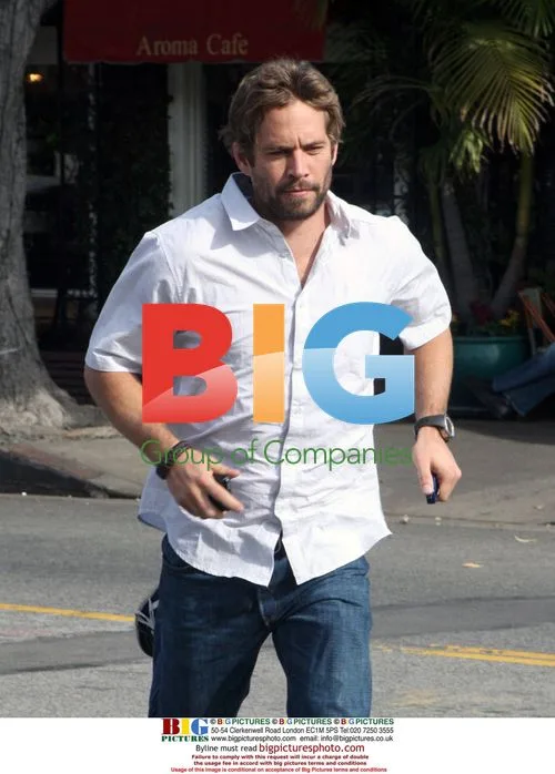 Paul Walker Leaves Aroma Cafe