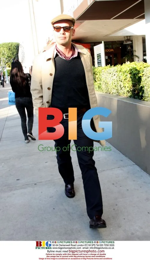 Billy Zane Leaving Newsroom Cafe