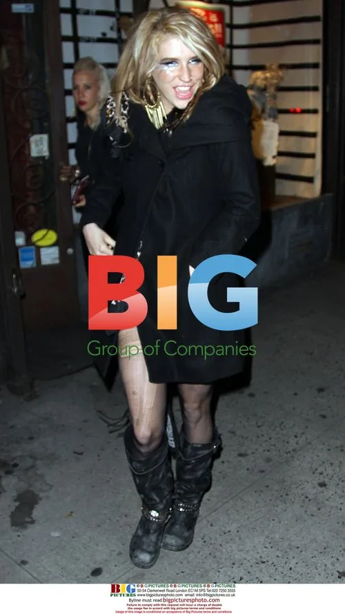 Ke$ha shopping in Soho, NYC