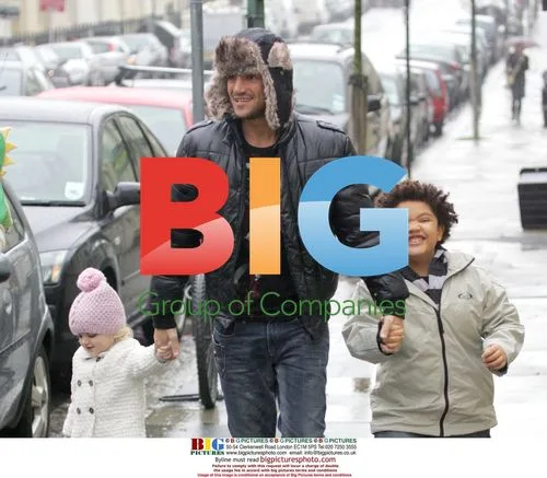 Peter Andre with kids at Starbucks