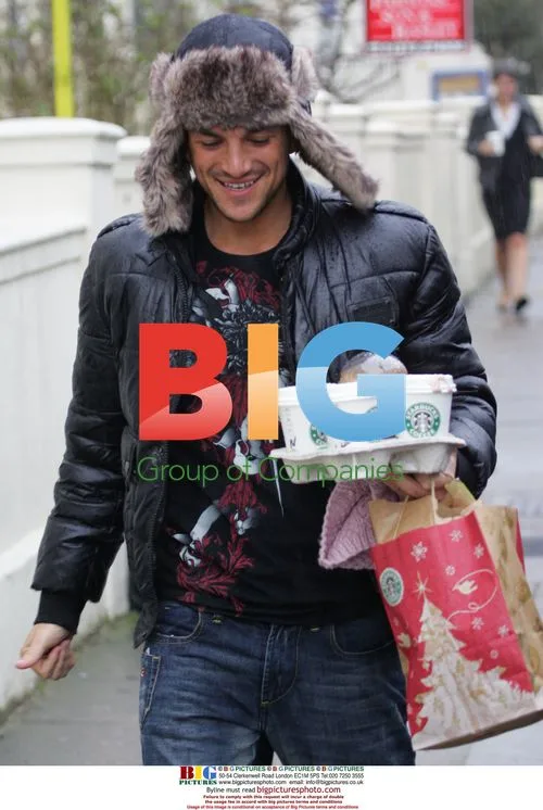 Peter Andre with Kids at Starbucks