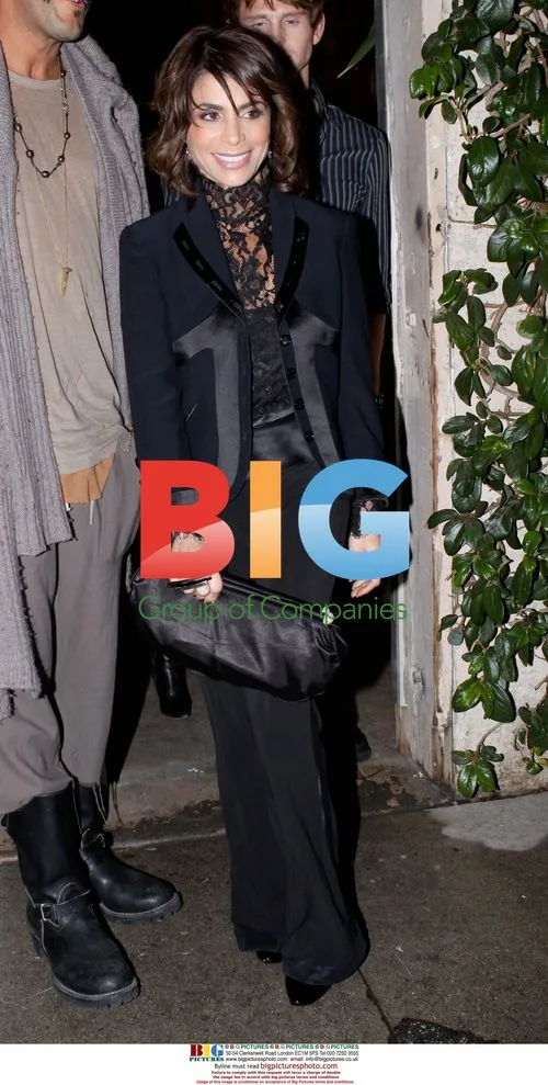 Paula Abdul Leaving Store