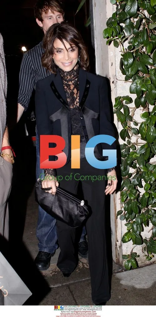 Paula Abdul leaving clothing store