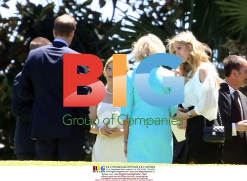 Prince William has lunch with guests in Sydney
