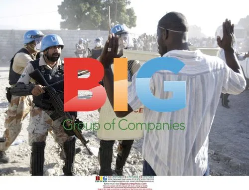UN Soldier Stops Looter After Haiti Earthquake