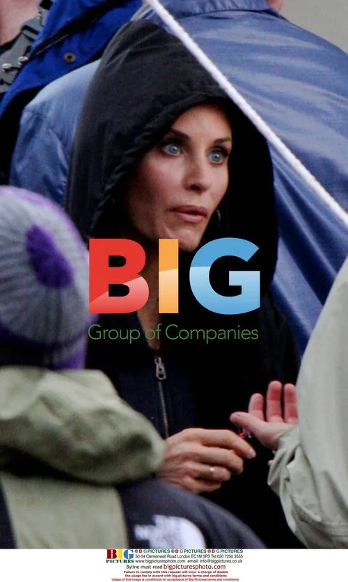 Courteney Cox Films 'Cougar Town' in Rain