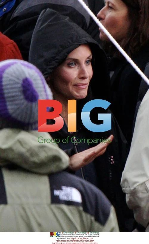 Courteney Cox Filming "Cougar Town"